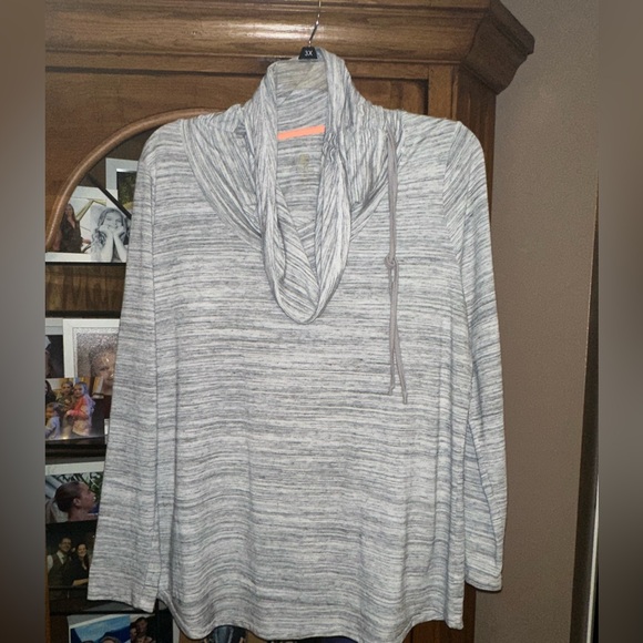 2X Gray Top.  MUST BE BUNDLED - Picture 1 of 8